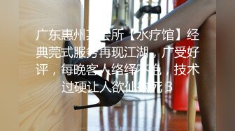 富婆保养先在车上检查一下鸡巴的持久度