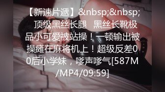 “快点动起来 自己舔 没事自己看的”两个学生衣服不脱就在写字桌上草逼 貌似女孩很不情愿