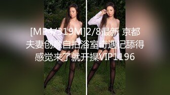 颜值不错的小少妇露脸精彩大秀直播，听狼友指挥脱光玩弄假鸡巴抽插骚穴呻吟，揉奶玩逼展示特写淫声荡语不断