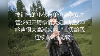 -黑丝美女被俩骚男前后夹击 手抠骚穴潮喷好多淫水