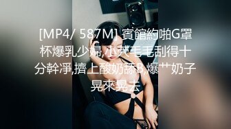 最新青春无敌！抖音风极品身材裸舞女王【E小姐】2024特辑，抖臀各种挑逗跳舞时胸部都快飘起来了，胸软爽至巅峰