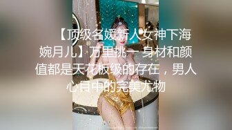 [MP4/ 426M] 绿帽男带着丰满的老婆酒店找单男玩3P