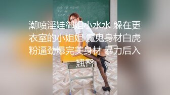 餐厅女厕全景偷拍连衣裙短发美女⭐肥逼黑黑长长的穴毛