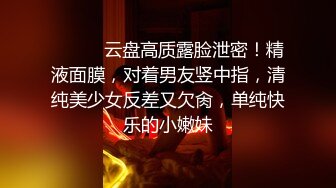 抄底漂亮少妇 旁边儿子这么大了 还穿蕾丝花边黑骚丁 大屁屁真肥