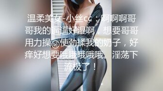 穿情趣肚兜的极品女神全程露脸诱惑狼友发骚大秀直播，完美好身材展示逼逼，各种撩骚动作不断