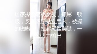 《极品CP魔手外购》潜入女厕赤裸裸拍脸拍逼各种美女小姐姐方便~有惊喜小妹子看黄片疯狂紫薇这手法没少自己玩 (10)