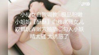 老中医SPA养生馆内，26岁的白皙丰满少妇，趴在穿上 那背影杀 能让人秒硬，被调教得嗯嗯嗯的呻吟，小哥掏出家伙说 我只在外面蹭一蹭