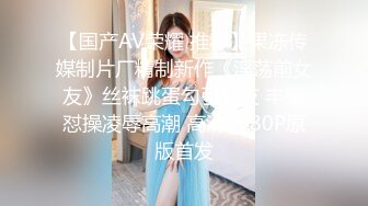 商场女厕全景偷拍几个高颜值美女嘘嘘2 (5)