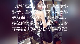 少妇逼痒痒了，就得这么操,完美露脸，服务到位